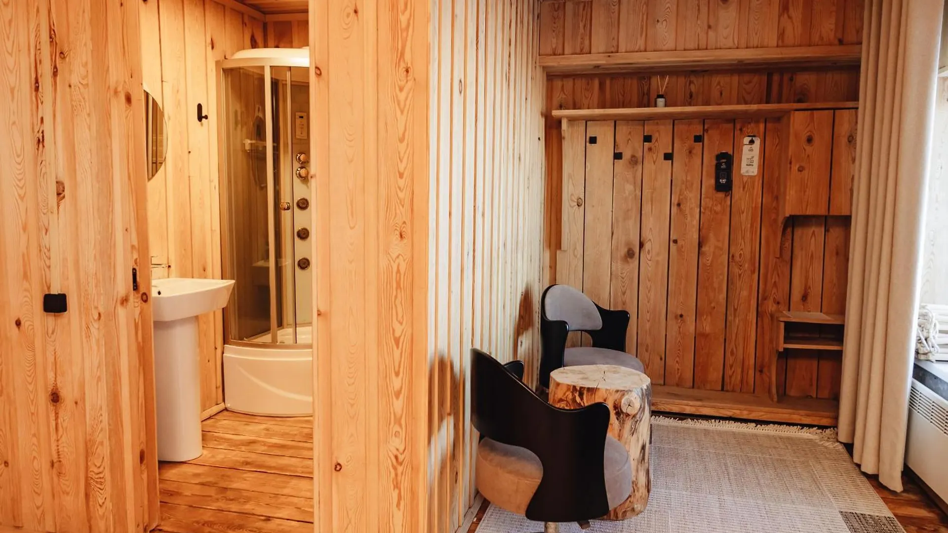 Le Mont Hotell Alma-Ata