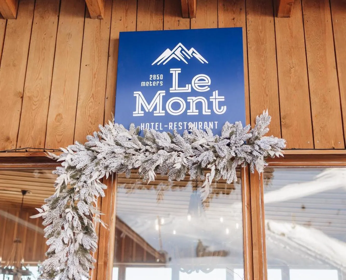 Le Mont Hotell Alma-Ata